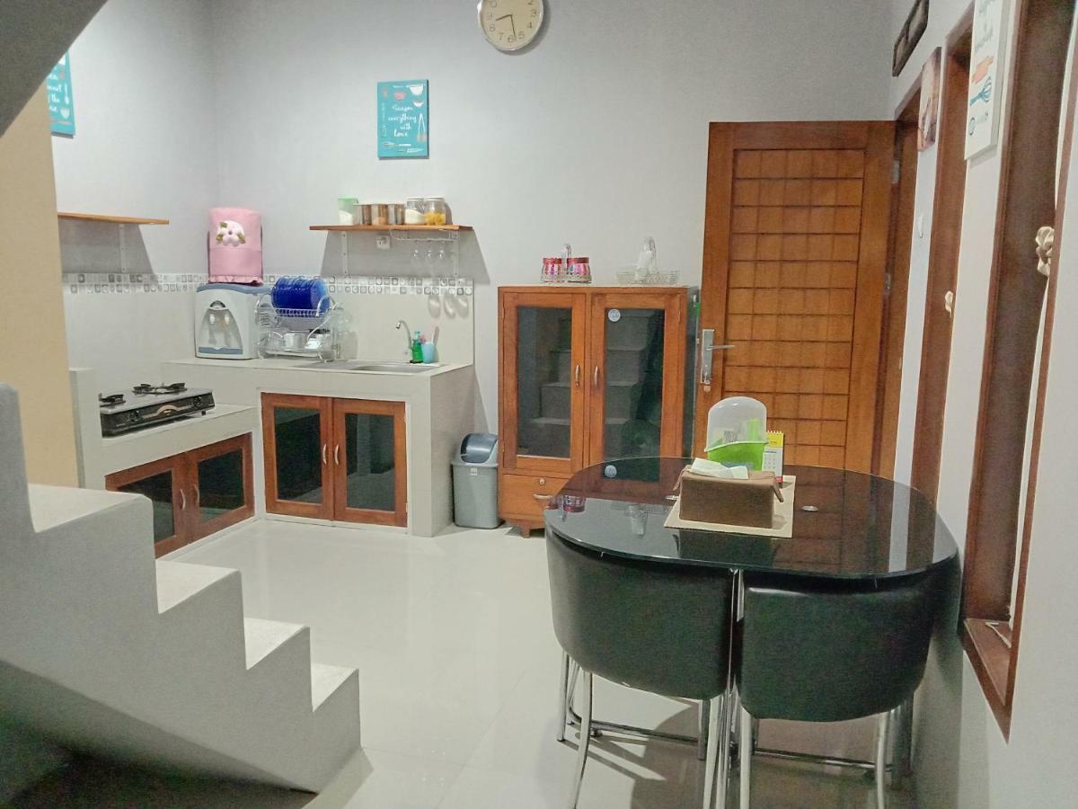 Guesthouse - Lubna Homestay Kuningan Buitenkant foto